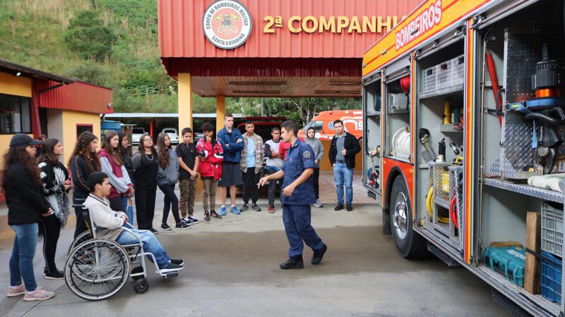 Projeto # aTuAção: Adolescentes visitam Corpo de Bombeiro Militar