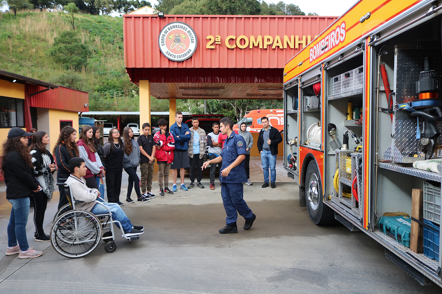 Projeto # aTuAção: Adolescentes visitam Corpo de Bombeiro Militar