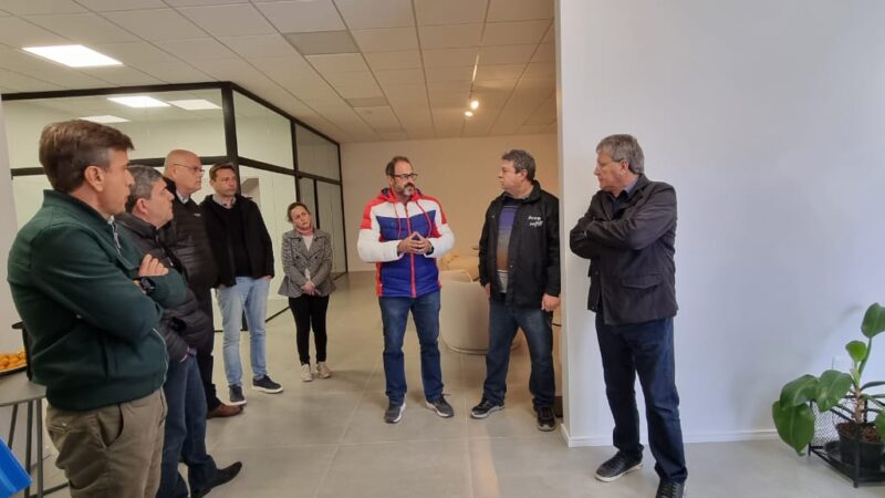 Tomazini visita empresários