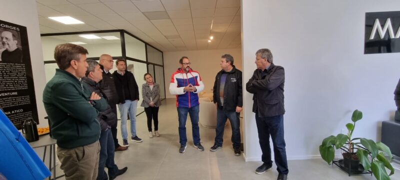 Tomazini visita empresários