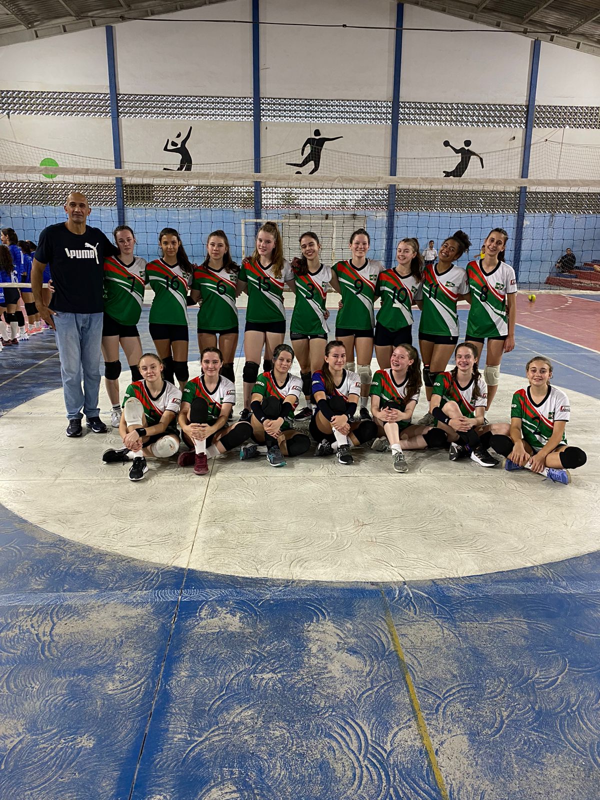 Equipe de Voleibol é campeã do Torneio Amizade