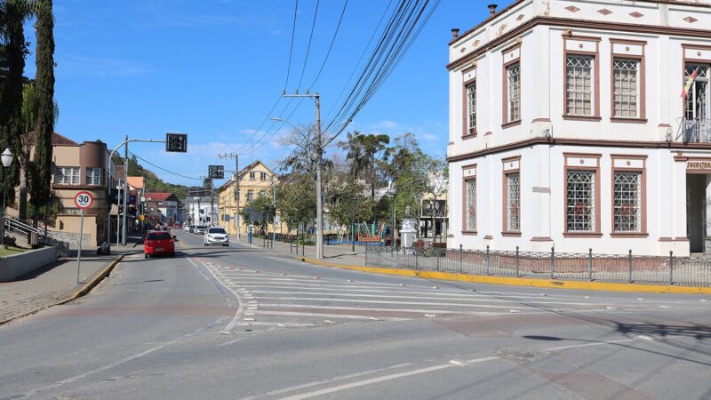 Trabalhos de levantamento topográfico avançam pelas ruas centrais