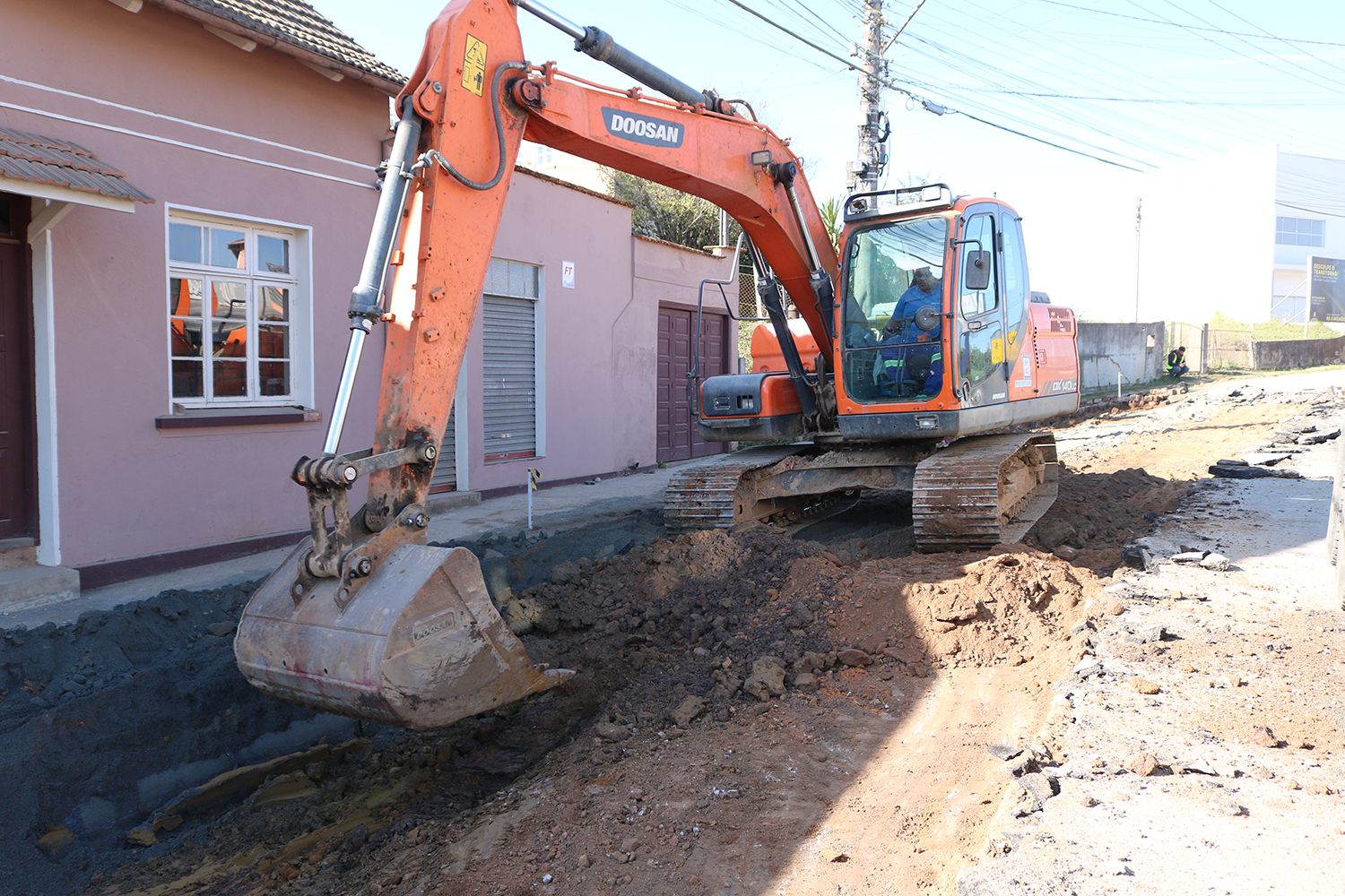 Rua José Rückl: Finalização dos trabalhos de escavação e sub-base