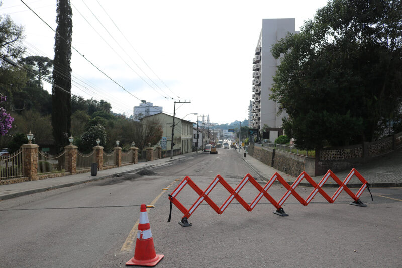 Avenida Nereu Ramos interditada para recapeamento 