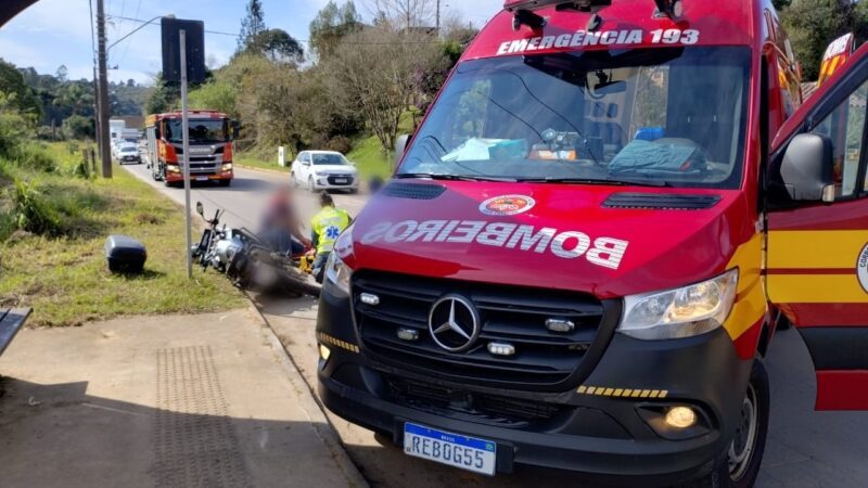 Moto e Carro colidem na Carlos Ruckel