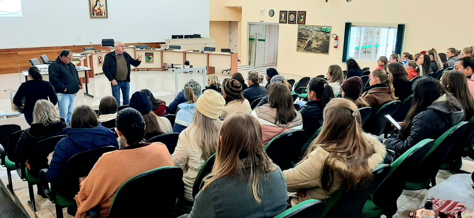 Profissionais da educação recebem capacitação