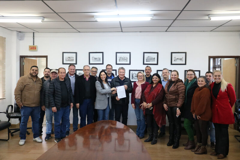 Prefeito recebe visita da Deputada Federal Geovania de Sá