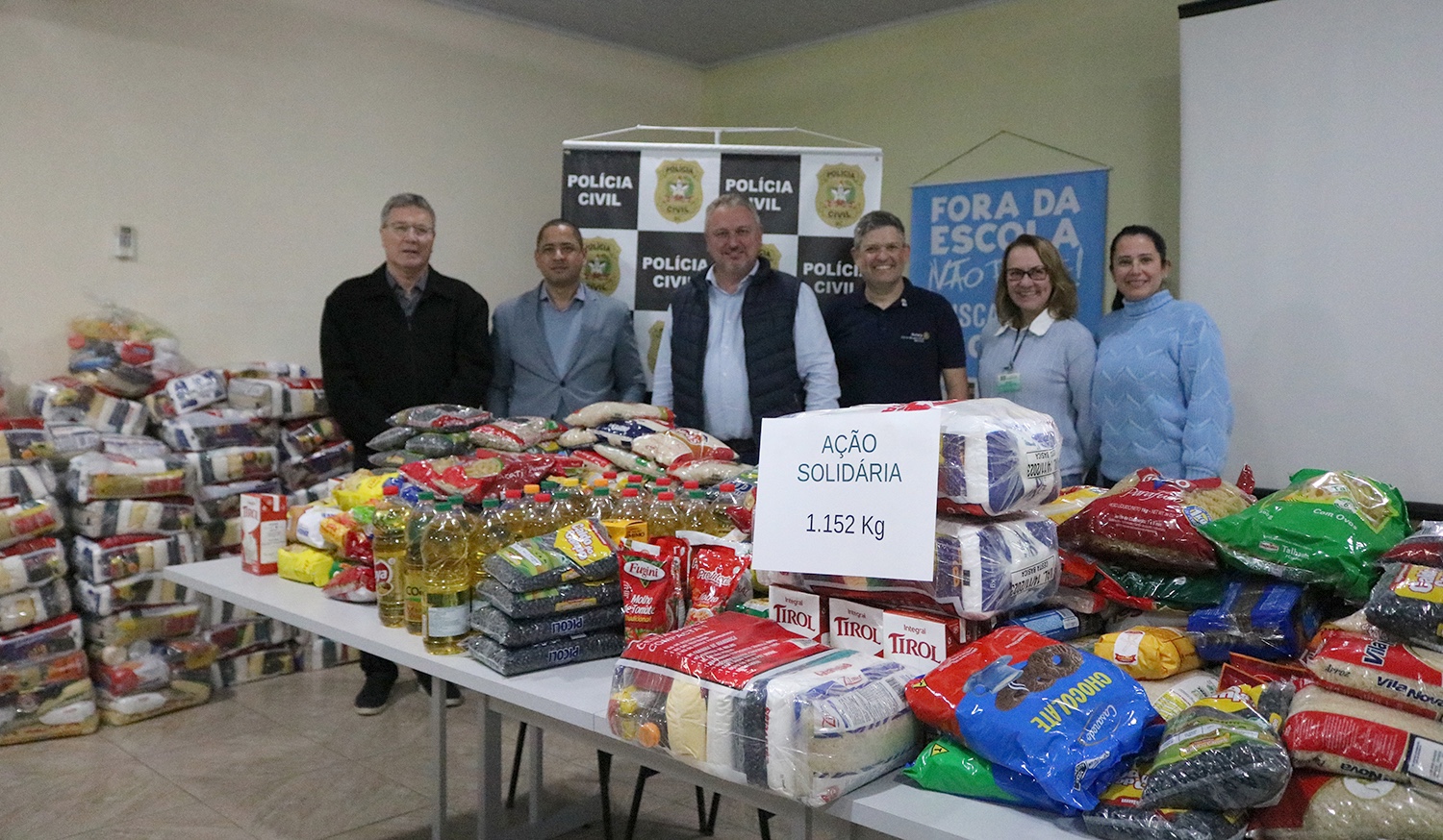 Ação solidária arrecada mais de uma tonelada de alimentos