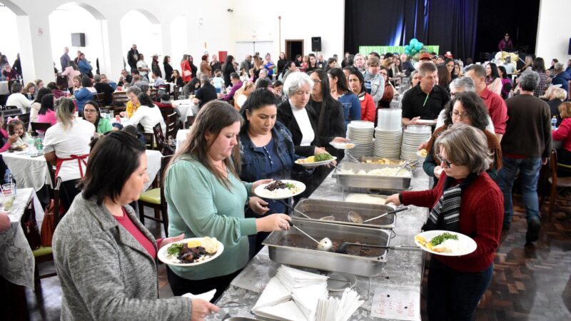 MAIS DE 500 SÓCIOS NA FEIJOADA DO SINDICATO DOS SERVIDORES