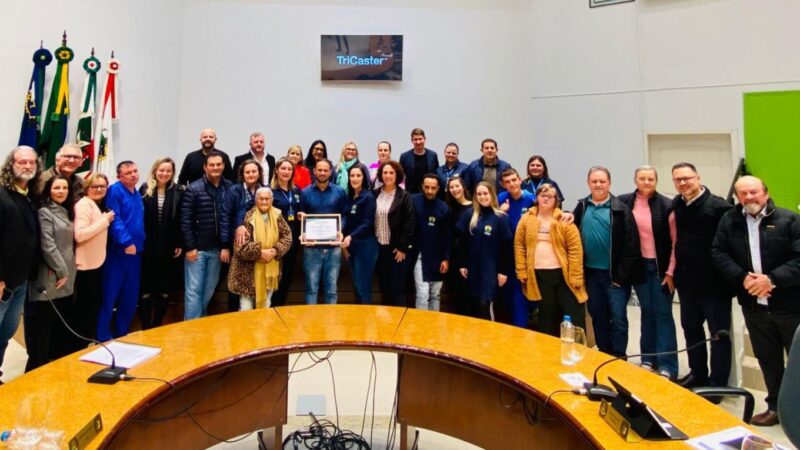 Câmara Municipal faz homenagem à APAE de Rio Negrinho.