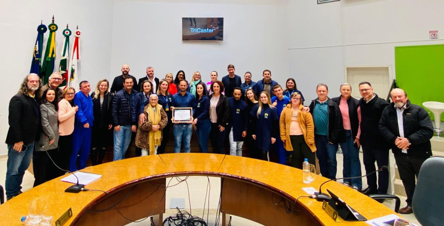 Câmara Municipal faz homenagem à APAE de Rio Negrinho.