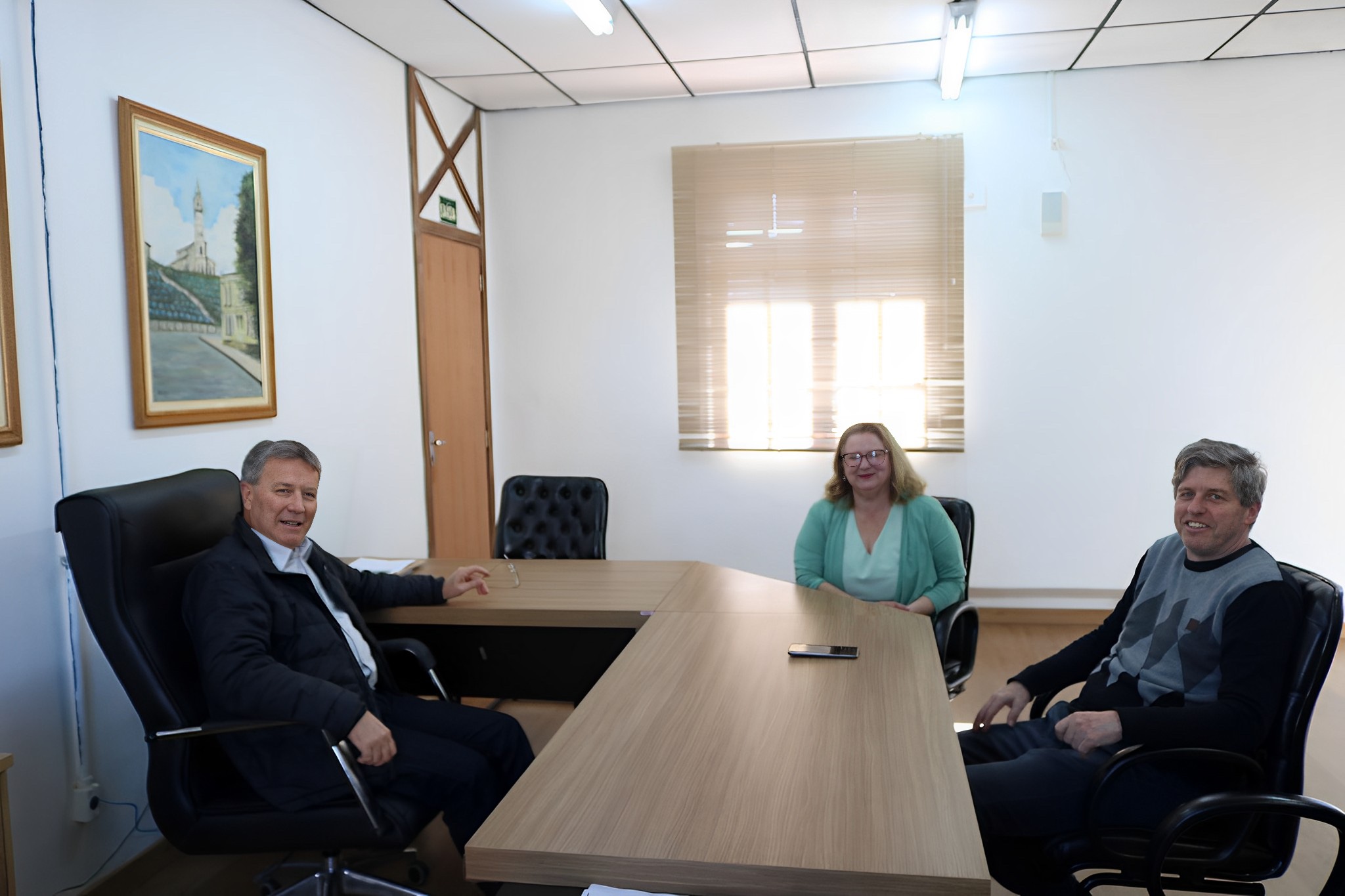 Prefeito e vice dão boas-vindas à vereadora