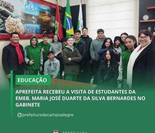 PREFEITA RECEBEU A VISITA DE ESTUDANTES DA EMEB. MARIA JOSÉ DUARTE DA SILVA BERNARDES NO GABINETE