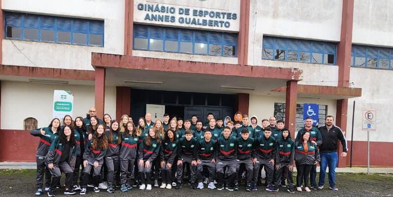 Atletas embarcam rumo ao Campeonato Regional da OLESC em Blumenau