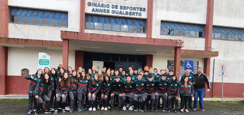 Atletas embarcam rumo ao Campeonato Regional da OLESC em Blumenau