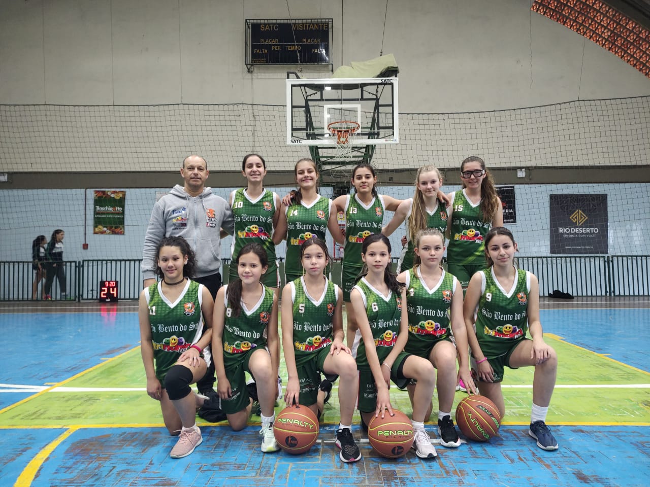 Equipe da EBM Prof.ª Adélia Lutz Participa da Fase Estadual do JESC 12 a 14 anos em Criciúma