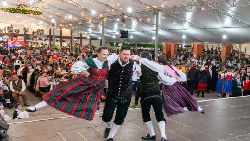 GRUPOS PROMOVEM CULTURA E LEVAM DIVERSÃO À SCHLACHTFEST