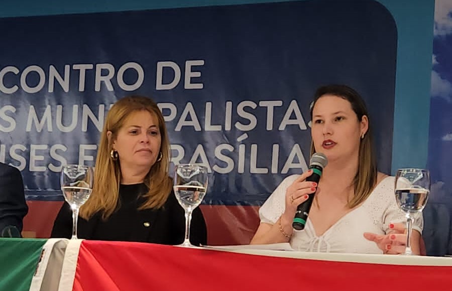 Vereadora Nataniele Schreiner Participa do 1º Encontro de Lideranças Municipalistas Catarinenses em Brasília com a presença do Presidente Lula