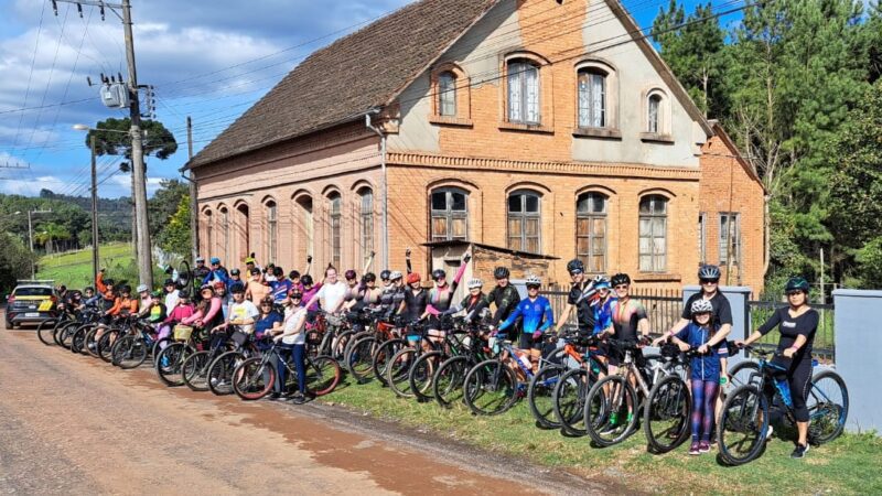 Pedalada da Rota do Patrimônio reúne dezenas de ciclistas para celebrar o patrimônio histórico de São Bento do Sul