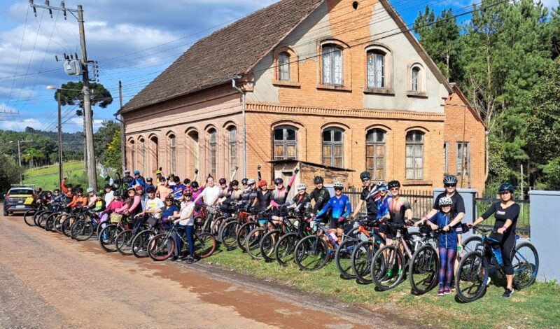 Pedalada da Rota do Patrimônio reúne dezenas de ciclistas para celebrar o patrimônio histórico de São Bento do Sul