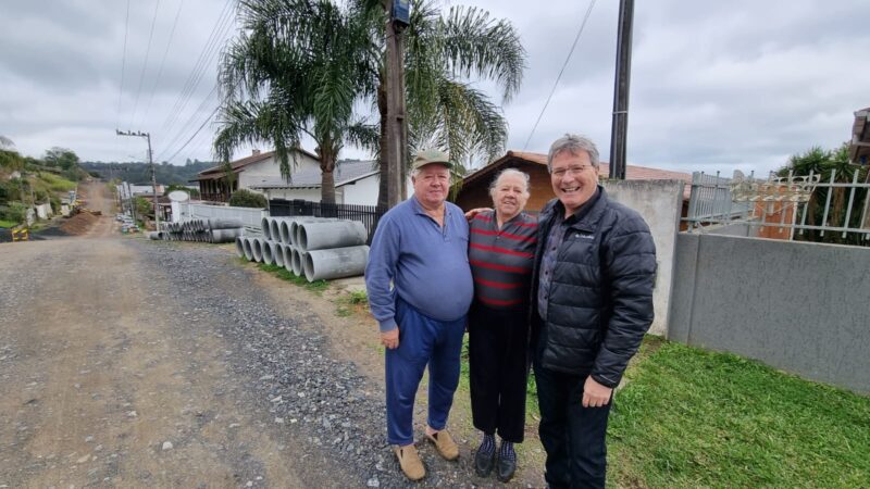 Prefeito acompanha obras de Pavimentação Comunitária e Mutirão no Bairro Centenário