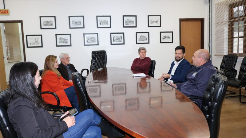 Prefeito em exercício recebe visita do gerente da Rede de Centros de Inovação de Santa Catarina