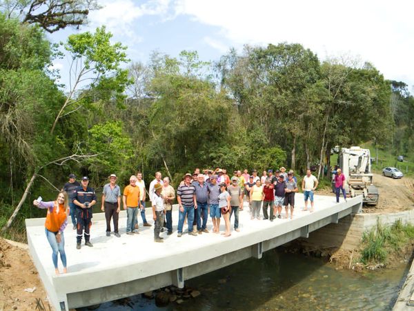 Defesa Civil entrega kit de transposição em Santa Terezinha