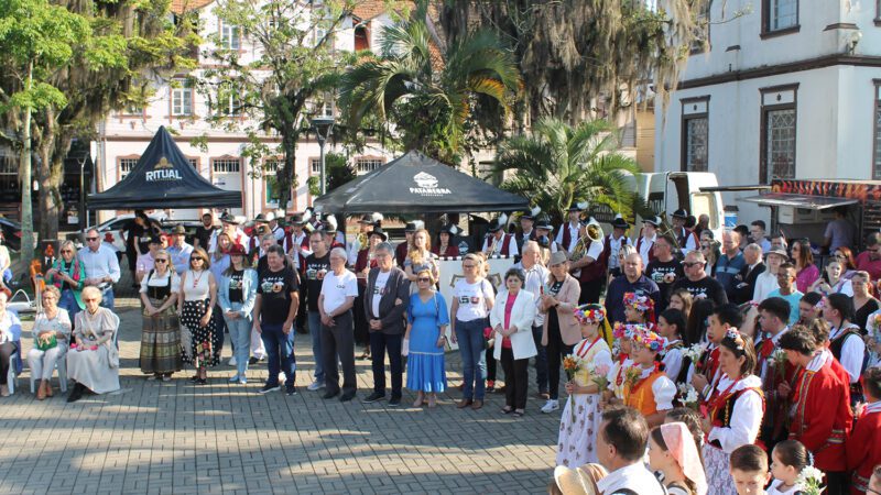 Manhã de festividades na área central