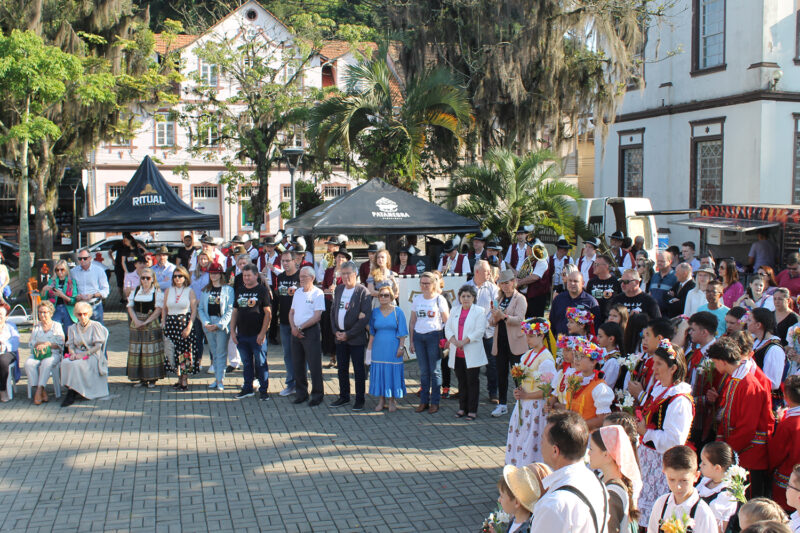 Manhã de festividades na área central