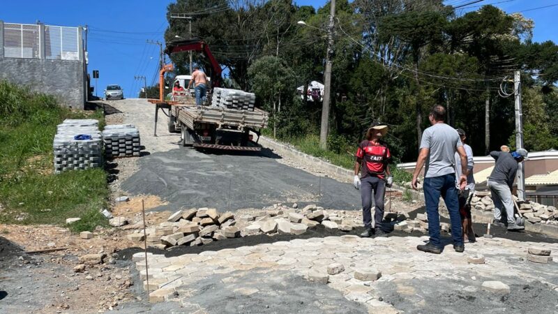 Obras de recuperação em ruas afetadas por fortes chuvas