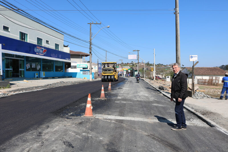 Pavimentação asfáltica é concluída na rua José Ruckl e estrada das Neves no bairro Serra Alta