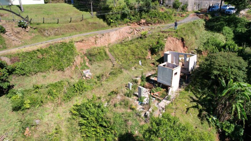 Rua no bairro 25 de Julho receberá muro de contenção