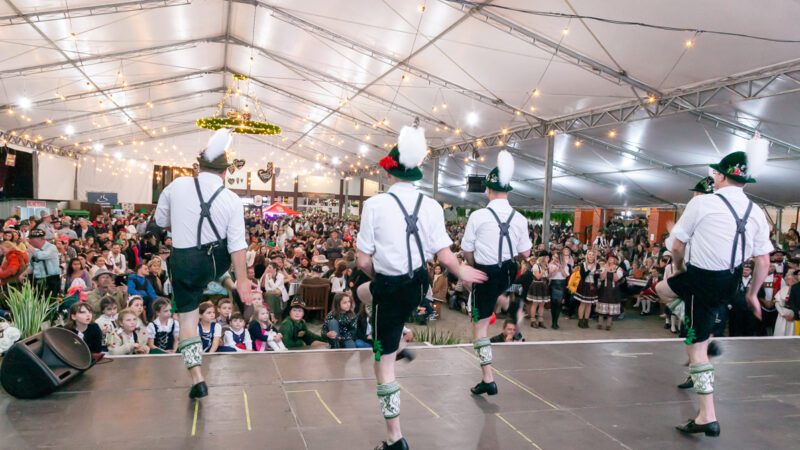 SCHLACHTFEST PROMOVE A CULTURA GERMÂNICA E BRINDA A ALEGRIA