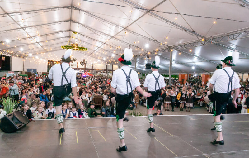 SCHLACHTFEST PROMOVE A CULTURA GERMÂNICA E BRINDA A ALEGRIA