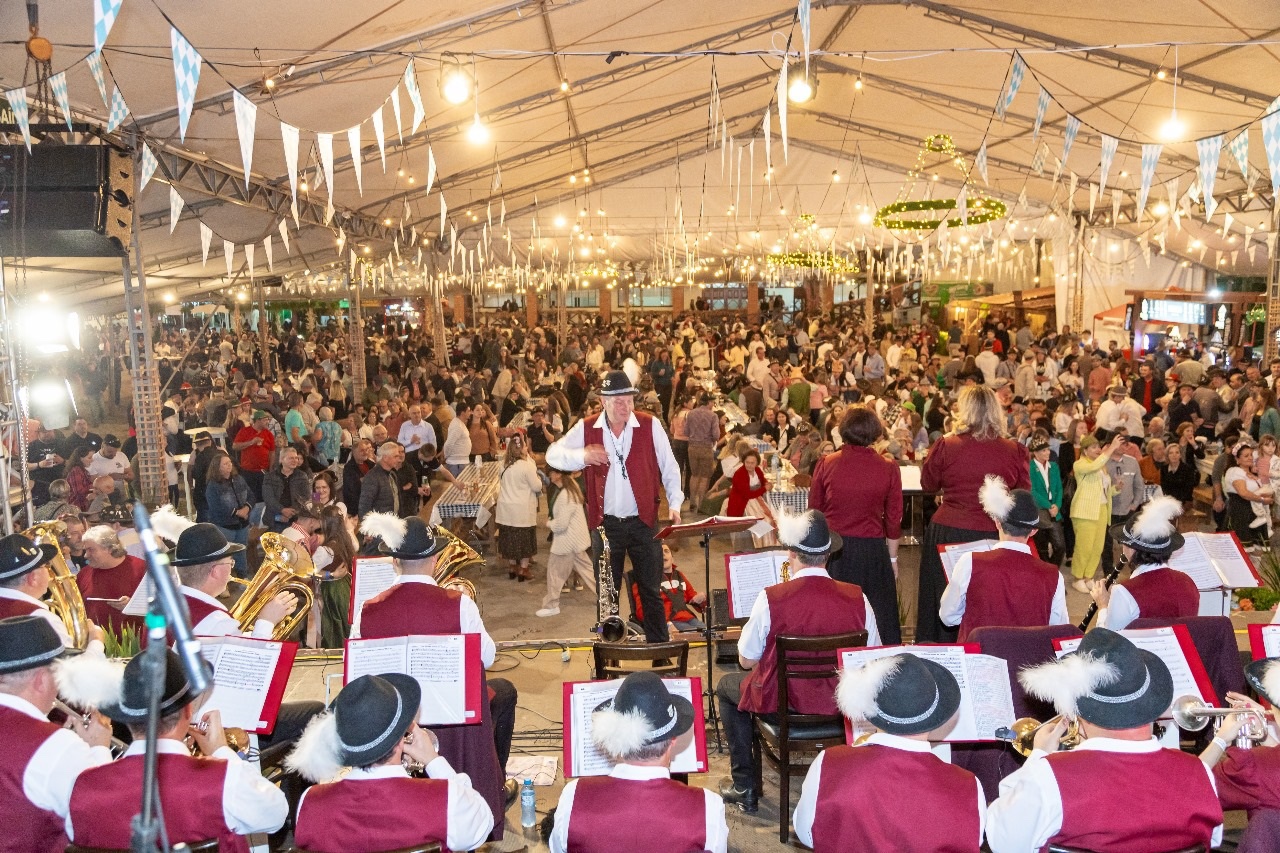 SCHLACHTFEST ELEVA PÚBLICO, APROVA MELHORIAS E CELEBRA A CULTURA GERMÂNICA