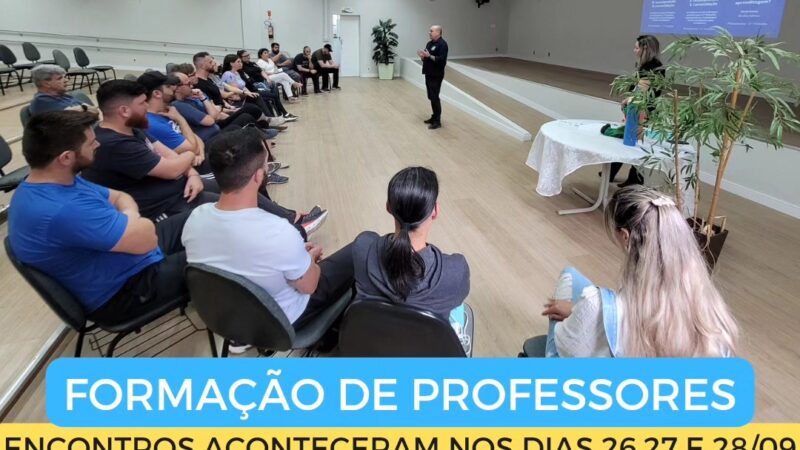 Professores receberam formação na Secretaria Municipal de Educação