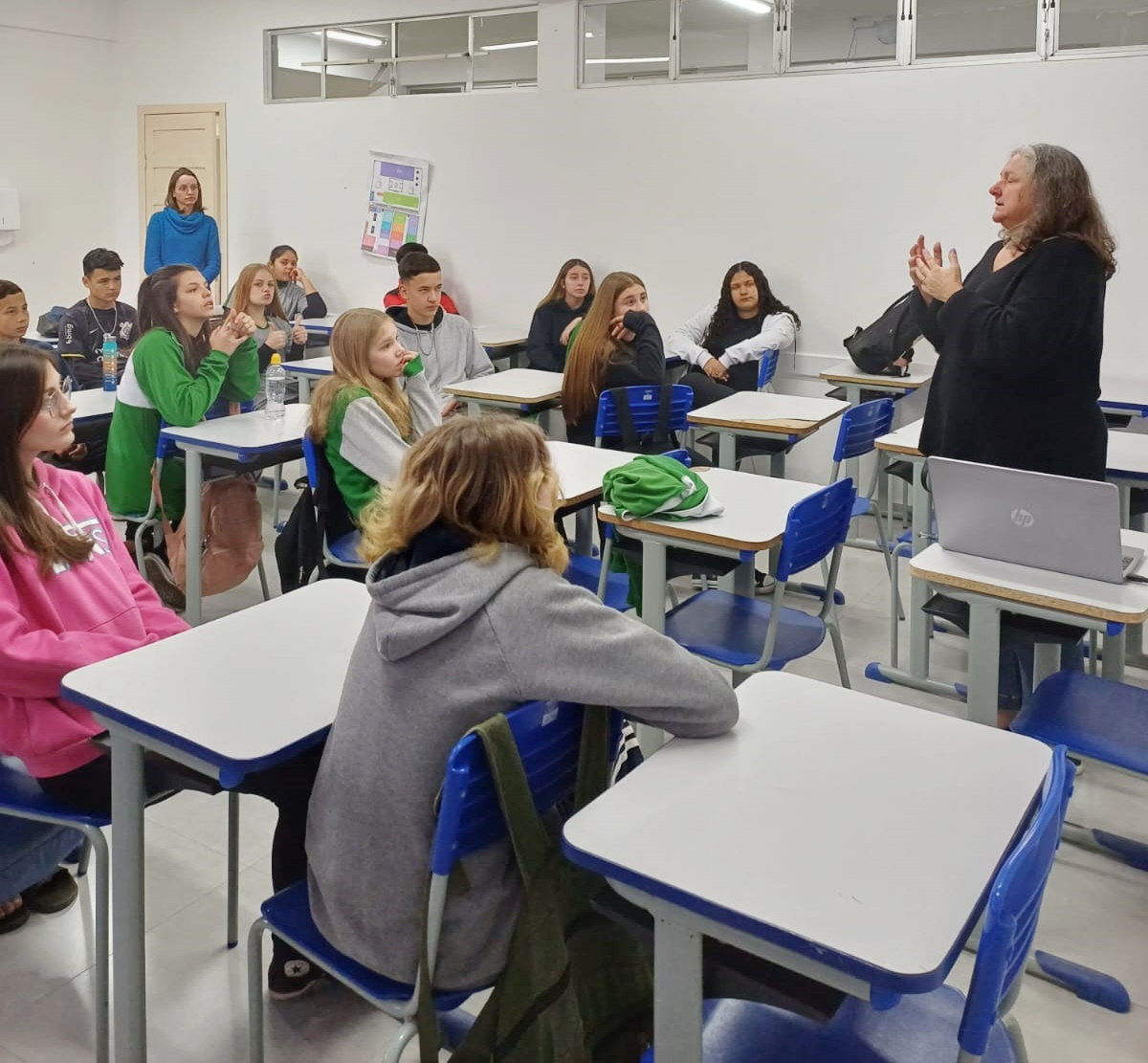 ALUNOS DOS ANOS FINAIS DA REDE MUNICIPAL DE ENSINO PARTICIPARAM DE PALESTRAS SOBRE O SETEMBRO AMARELO