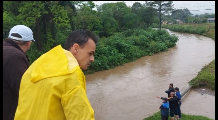 Prefeito de Papanduva toma ação corajosa para combater alagamentos causados por obra de obstrução