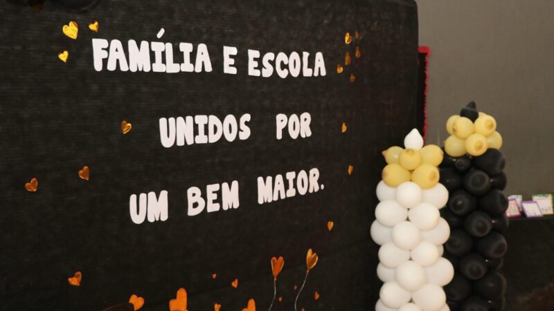 👨‍👩‍👦‍👦 #FamíliaNaEscola: 𝗦𝗵𝗼𝘄 𝗱𝗲 𝘁𝗮𝗹𝗲𝗻𝘁𝗼𝘀 𝗳𝗼𝗶 𝗿𝗲𝗮𝗹𝗶𝘇𝗮𝗱𝗼 𝗻𝗮 𝗘𝘀𝗰𝗼𝗹𝗮 𝗠𝗮𝗿𝗶𝗮 𝗔𝘃𝗲𝗹𝗶𝗻𝗮