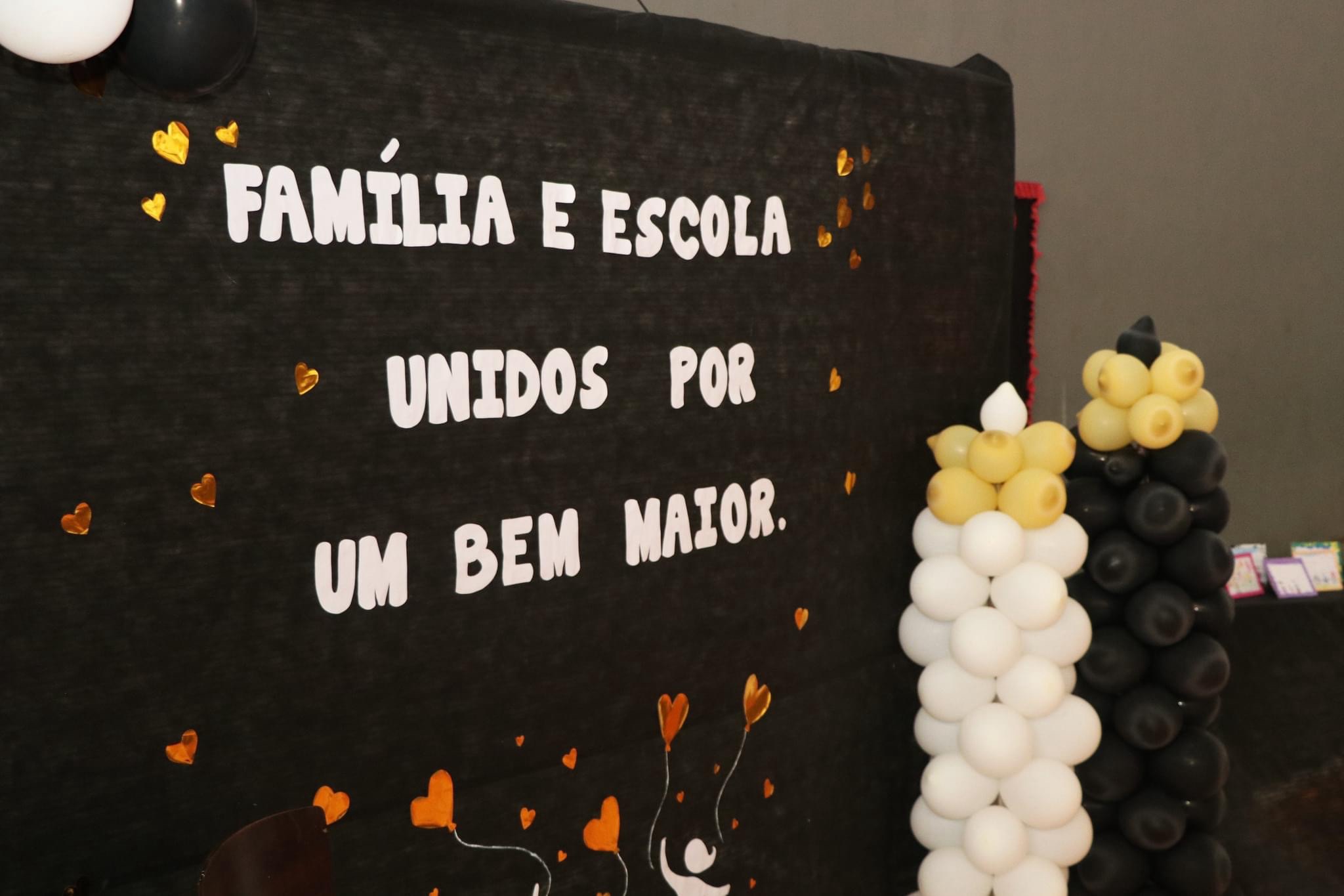 👨‍👩‍👦‍👦 #FamíliaNaEscola: 𝗦𝗵𝗼𝘄 𝗱𝗲 𝘁𝗮𝗹𝗲𝗻𝘁𝗼𝘀 𝗳𝗼𝗶 𝗿𝗲𝗮𝗹𝗶𝘇𝗮𝗱𝗼 𝗻𝗮 𝗘𝘀𝗰𝗼𝗹𝗮 𝗠𝗮𝗿𝗶𝗮 𝗔𝘃𝗲𝗹𝗶𝗻𝗮