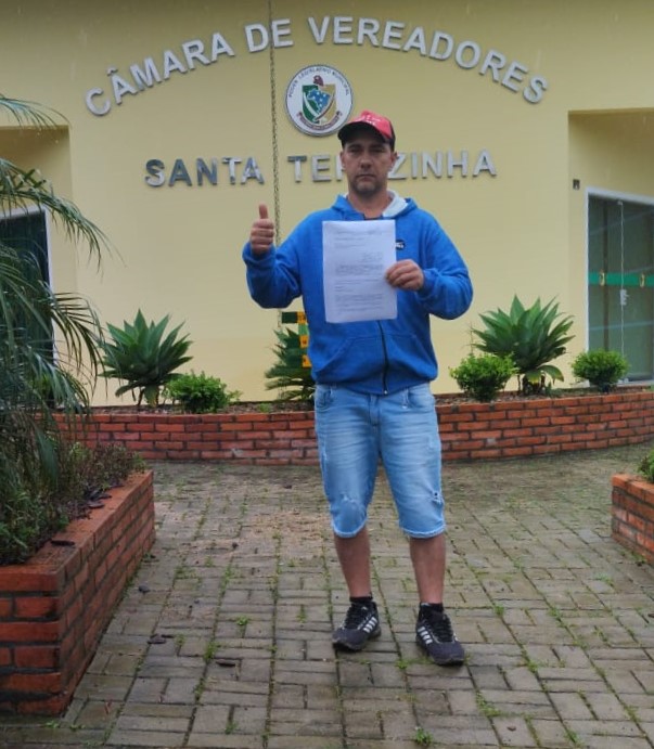 Rodrigo Hainz (Guigo) protocola pedido de abertura de impeachment contra o prefeito Genir Junckes