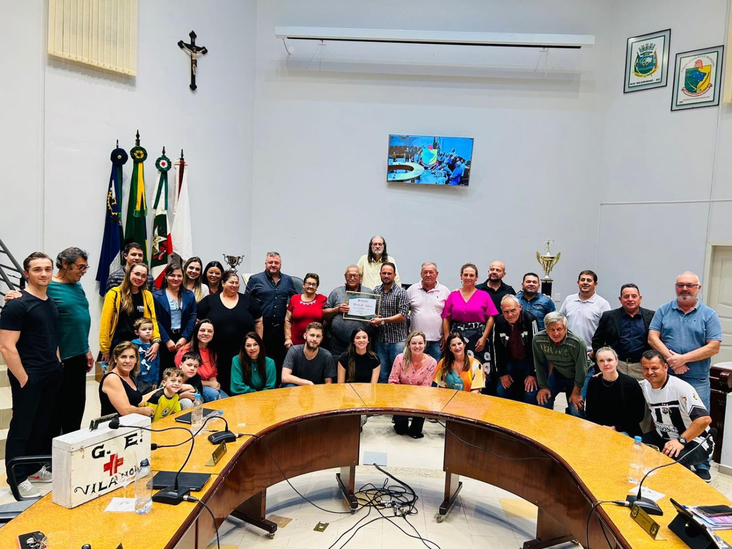 A Câmara Municipal apresentou Moção de Aplauso para Bento Trentini pelos relevantes serviços prestados em prol do Grêmio Esportivo Vila Nova.