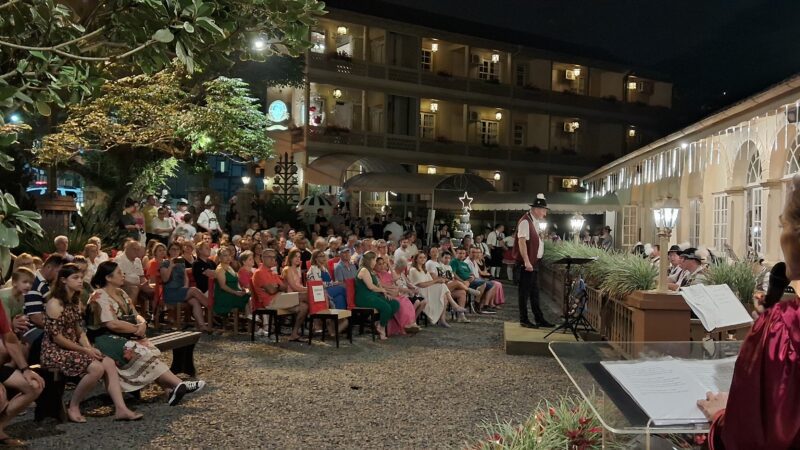 Acendimento da primeira vela do Advento de Natal encanta público