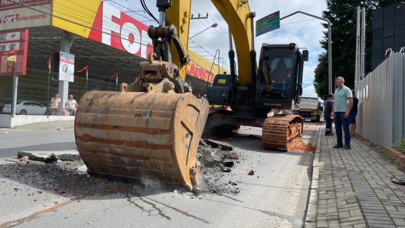 Trabalhos de recuperação da Rua Jorge Zipperer