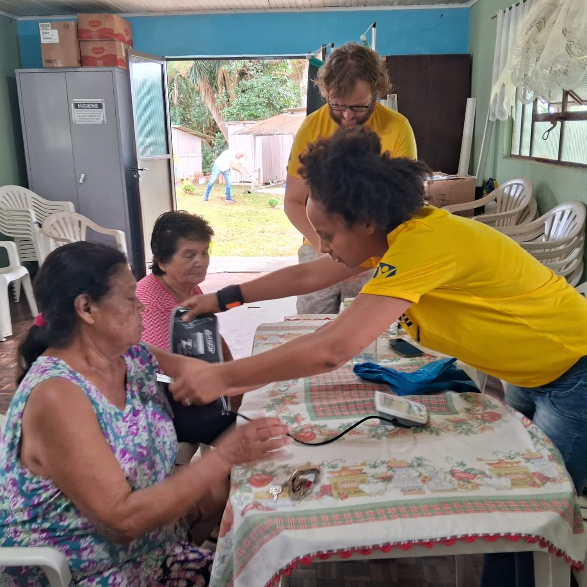 Secretaria de Habitação e Promoção Social e membros do projeto CALEBE, liderou uma série de iniciativas nos conjuntos habitacionais para idosos