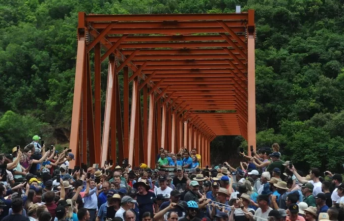 Ponte construída com financiamento comunitário é inaugurada em Nova Roma do Sul