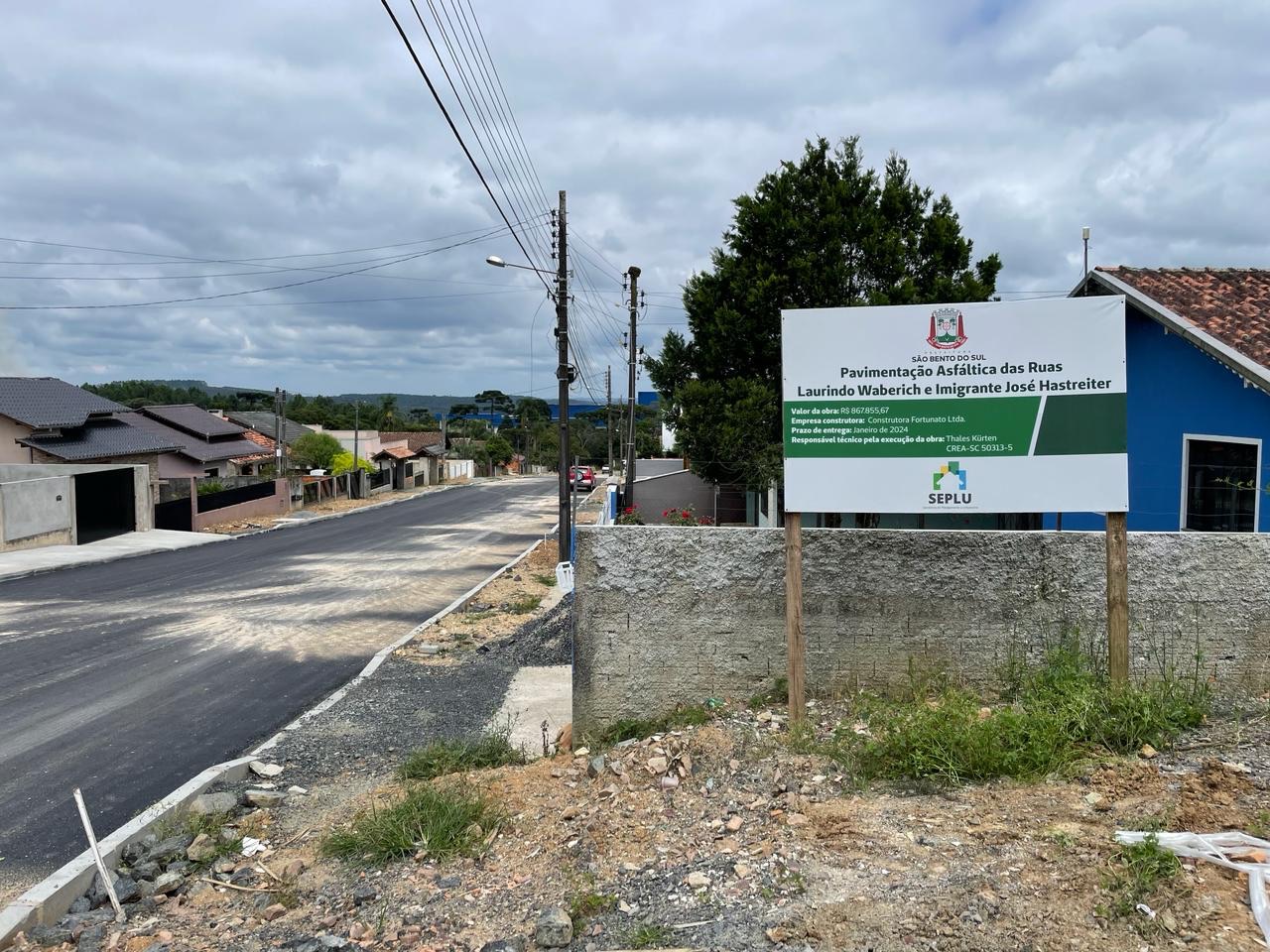 Duas vias do bairro Alpino recebem pavimentação