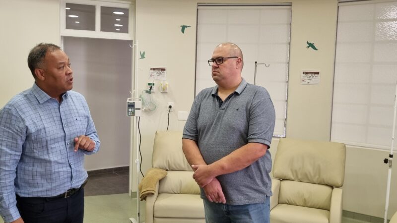 Adriano Reinhardt faz visita ao hospital