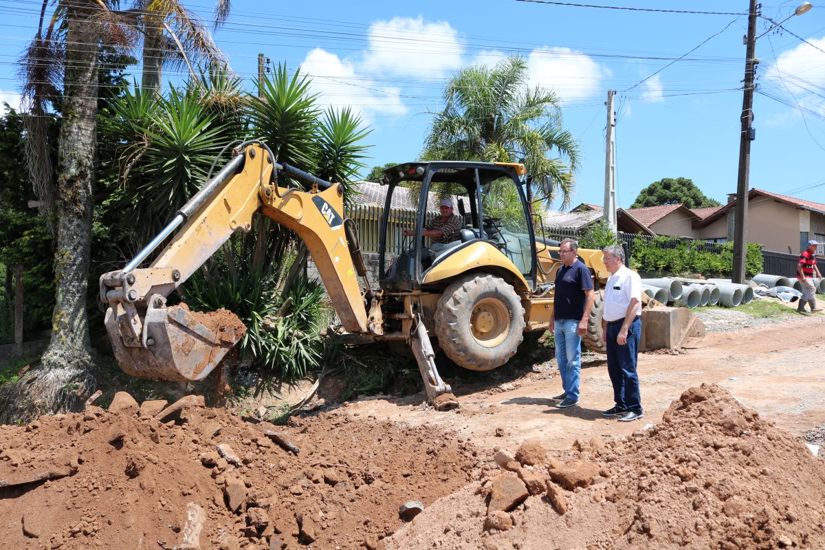 Schramm e Brasília com obras de drenagem