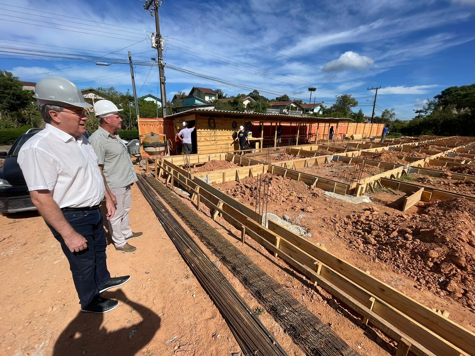 12 unidades em construção pela EMHAB